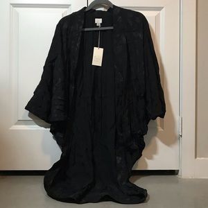 Black rounded bottom kimono with floral pattern